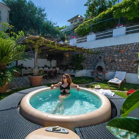 Casa Elena Feriehus *